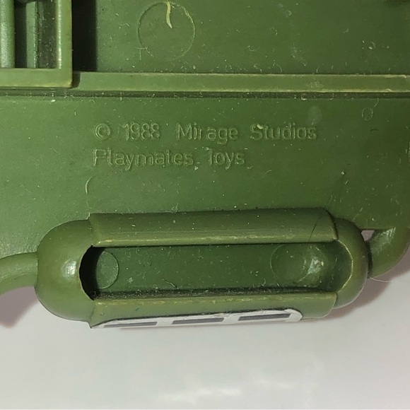 80S TMNT Accessory Set Cheapskate w Sewer Cover Sheild & Flag 100% Complete Set - Picture 7 of 7